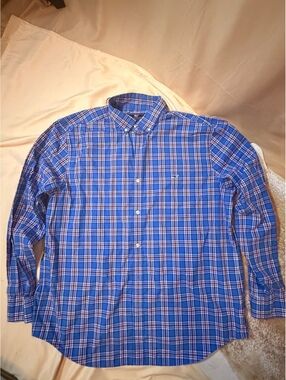 Vineyard Vines button down shirt